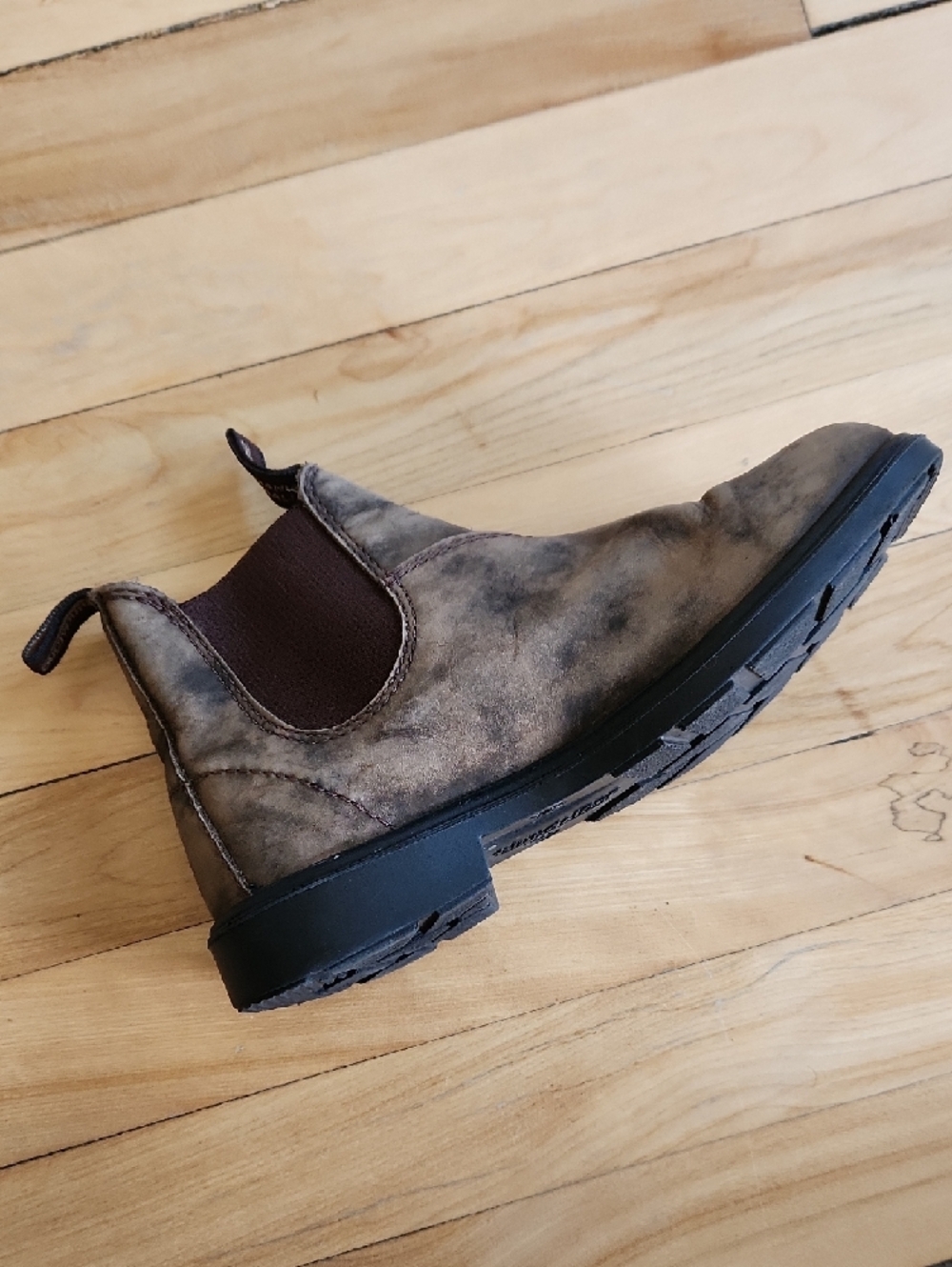 Blundstone Brown Distressed Leather Chelsea Ankle Boots - Picture 5 of 15